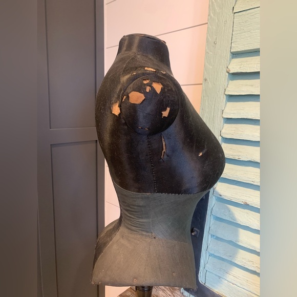 French Antique countertop wasp waist mannequin. - Picture 5 of 8